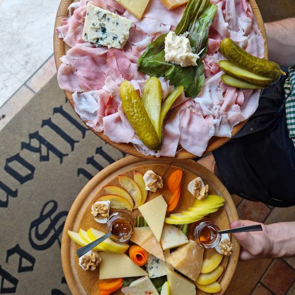 Taglieri di affettati e di formaggi